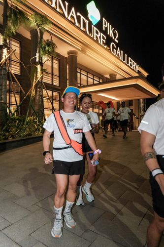 Race photo from PIK NITE RUN VIBES