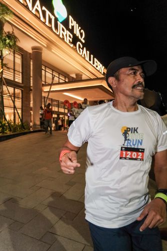 Race photo from PIK NITE RUN VIBES
