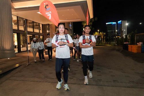 Race photo from PIK NITE RUN VIBES