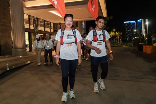 Race photo from PIK NITE RUN VIBES