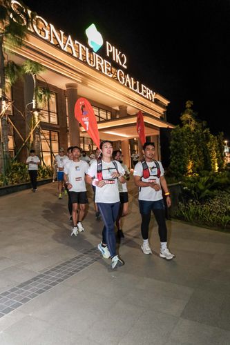 Race photo from PIK NITE RUN VIBES