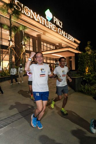 Race photo from PIK NITE RUN VIBES