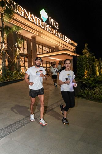 Race photo from PIK NITE RUN VIBES