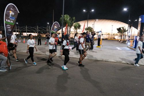 Race photo from PIK NITE RUN VIBES