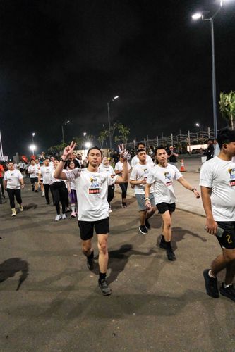 Race photo from PIK NITE RUN VIBES