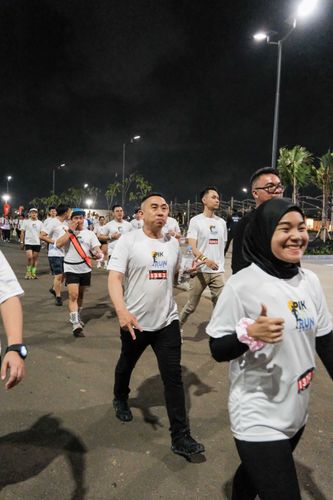 Race photo from PIK NITE RUN VIBES