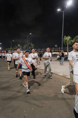 Race photo from PIK NITE RUN VIBES