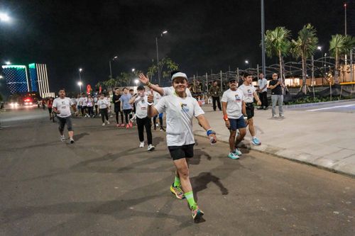 Race photo from PIK NITE RUN VIBES