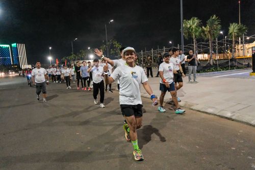 Race photo from PIK NITE RUN VIBES