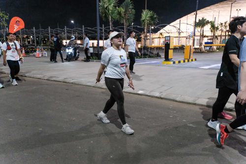 Race photo from PIK NITE RUN VIBES