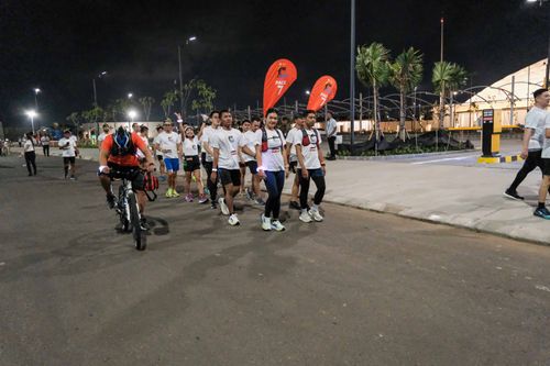 Race photo from PIK NITE RUN VIBES