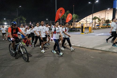 Race photo from PIK NITE RUN VIBES
