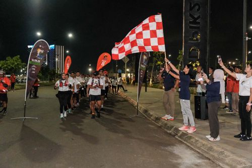 Race photo from PIK NITE RUN VIBES
