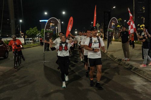 Race photo from PIK NITE RUN VIBES