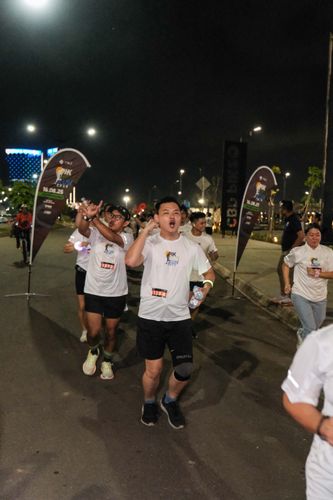 Race photo from PIK NITE RUN VIBES