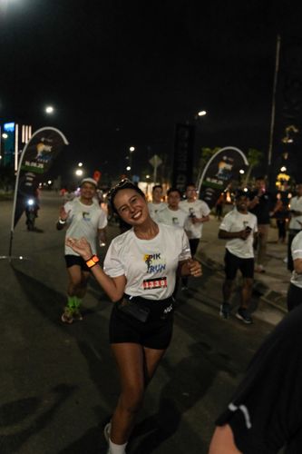 Race photo from PIK NITE RUN VIBES