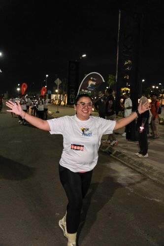 Race photo from PIK NITE RUN VIBES