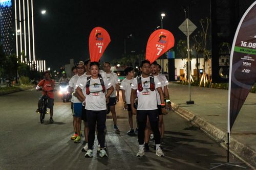 Race photo from PIK NITE RUN VIBES