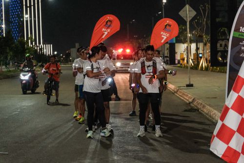 Race photo from PIK NITE RUN VIBES