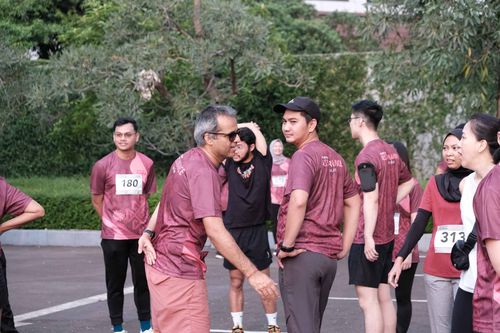 Race photo from Assurance Fun Run 2024