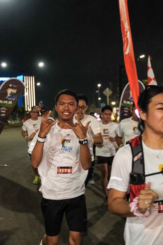 Race photo from PIK NITE RUN VIBES