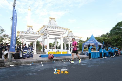 Race photo from Isoplus Run 2024 Surabaya