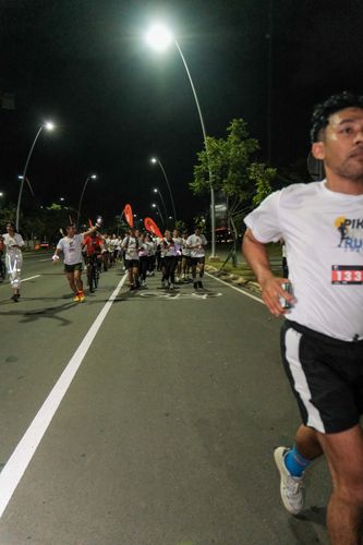 Race photo from PIK NITE RUN VIBES