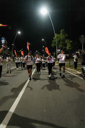 Race photo from PIK NITE RUN VIBES