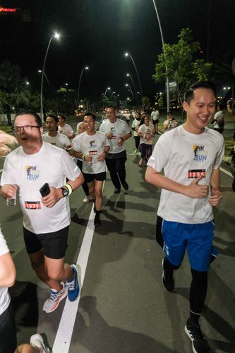 Race photo from PIK NITE RUN VIBES