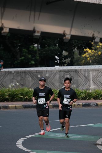 Race photo from Assurance Fun Run 2024