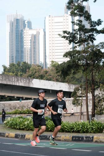 Race photo from Assurance Fun Run 2024