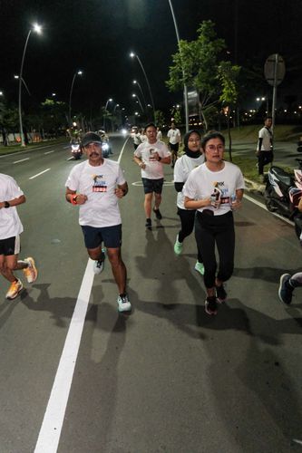 Race photo from PIK NITE RUN VIBES