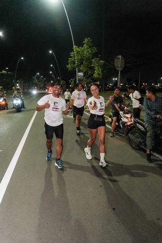 Race photo from PIK NITE RUN VIBES