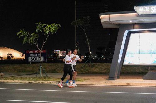 Race photo from PIK NITE RUN VIBES
