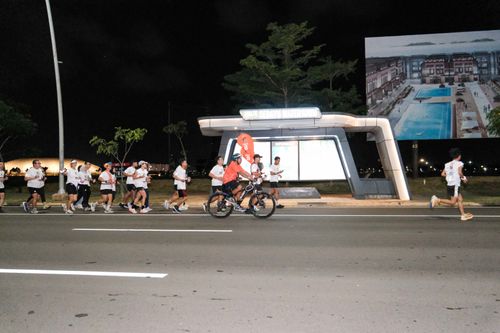 Race photo from PIK NITE RUN VIBES