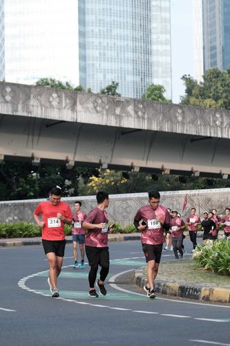 Race photo from Assurance Fun Run 2024
