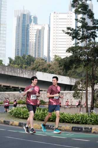 Race photo from Assurance Fun Run 2024