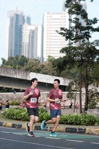 Race photo from Assurance Fun Run 2024