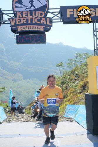 Race photo from Kelud Vertical Challenge 2024