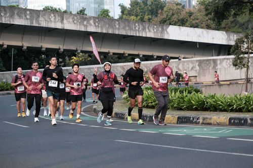 Race photo from Assurance Fun Run 2024