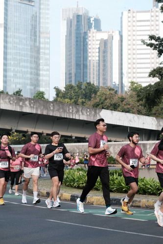 Race photo from Assurance Fun Run 2024