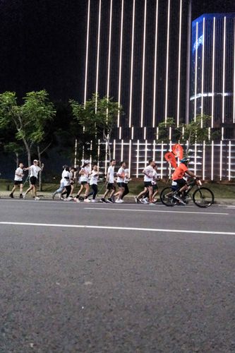 Race photo from PIK NITE RUN VIBES