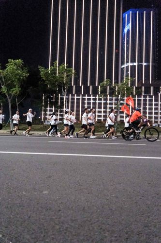 Race photo from PIK NITE RUN VIBES