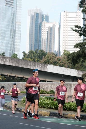 Race photo from Assurance Fun Run 2024