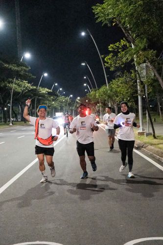Race photo from PIK NITE RUN VIBES