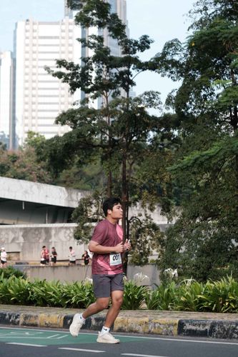 Race photo from Assurance Fun Run 2024