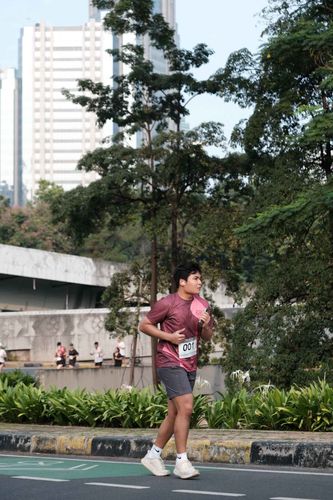 Race photo from Assurance Fun Run 2024