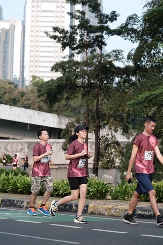 Race photo from Assurance Fun Run 2024