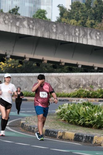 Race photo from Assurance Fun Run 2024
