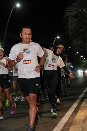 Race photo from PIK NITE RUN VIBES